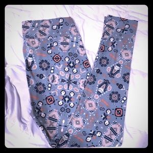 Blue background never worn TC leggings